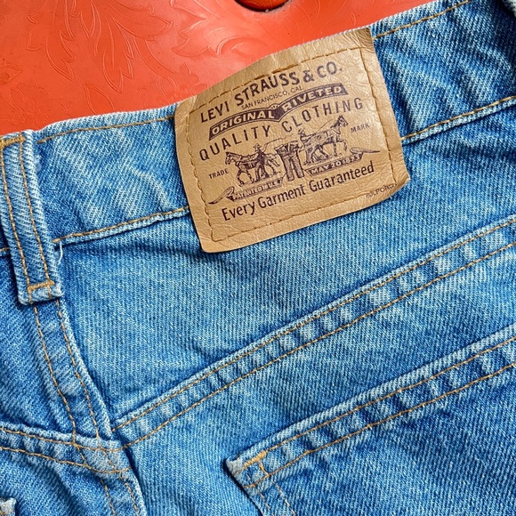 Vintage Levi’s Shorts - Picture 3 of 4